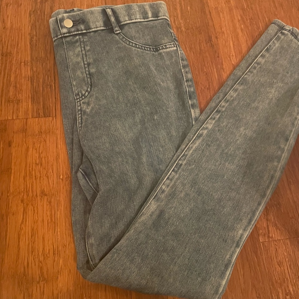 Size 8, medium rise, skinny jeans